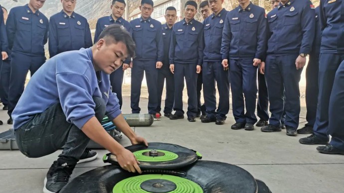 甘肅省森林消防總隊(duì)隴南支隊(duì)進(jìn)行應(yīng)急救援裝備知識講解